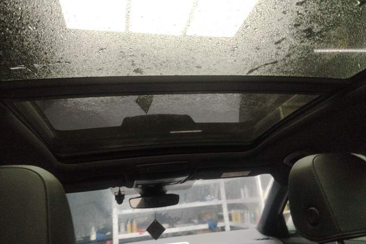 Used Volkswagen T-ROC 2023 300TSI DSG Two-Wheel-Drive Chen Guang Edition Headliner