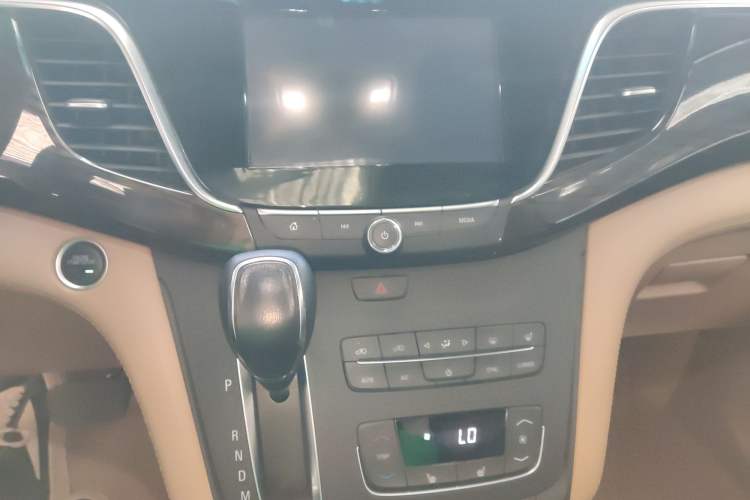 Used Buick GL8 2018 28T Prestige Version China VI Standard Audio And AC Panel