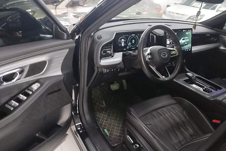 Used GAC Trumpchi GS8 2022 Linghang Series 2.0 TGDI Two-Wheel-Drive Luxury Smart Connectivity Version (7 Seats)