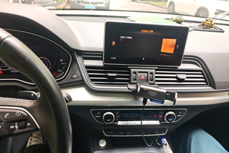 Used Audi Q5L 2018 40 TFSI Prestige Fashion Edition China V Audio And AC Panel