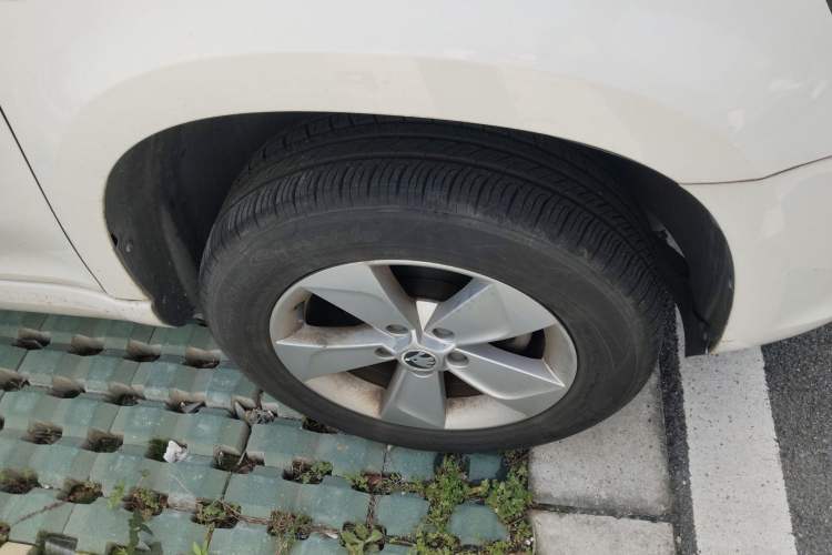 Used Skoda Yeti 2017 TSI280 DSG Advanced Edition Right Front Wheel Hub