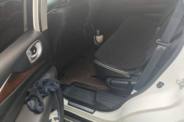 Used Infiniti JX 2013 JX35 4x4 All-Terrain Edition Left Rear Seat