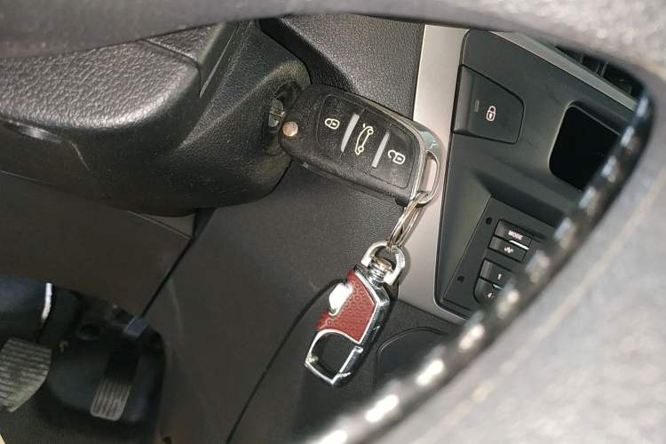 Used Peugeot 301 2016 1.6L Manual Comfort Edition Vehicle Key