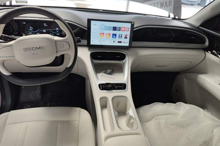 Used Geely Galaxy Geome 2026 Model 310km Youth Edition
