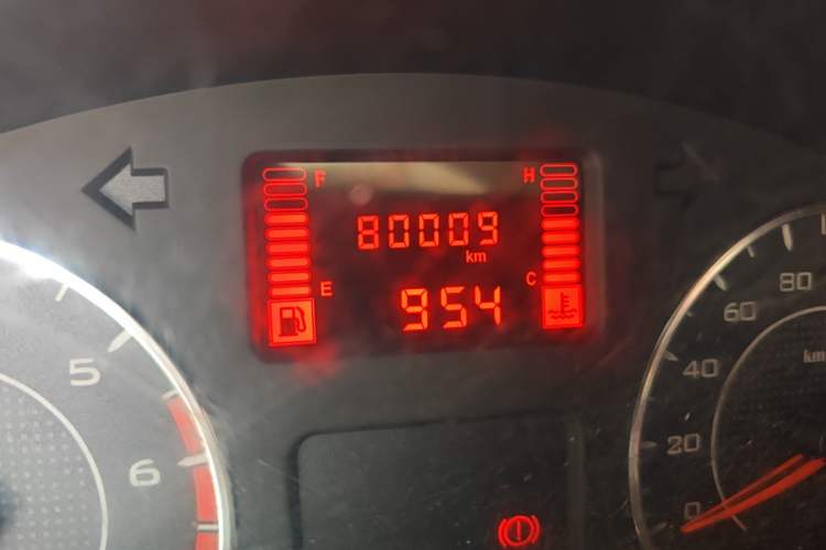 Used Wuling Rongguang V 2016 1.5L Practical Version Odometer Close Up