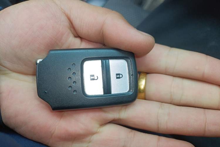 Used Honda Jade 2016 1.8L Automatic Comfort Elite Version 5 Seats Vehicle Key