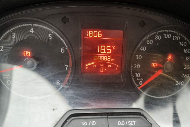 Used Volkswagen Jetta 2017 1.5L Manual Fashion Edition Odometer Close Up