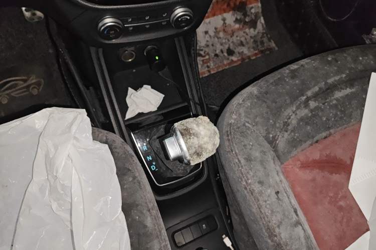 Used Haval H1 2016 Revised Version Blue Badge 1.5L AMT Luxury Edition Gear Lever