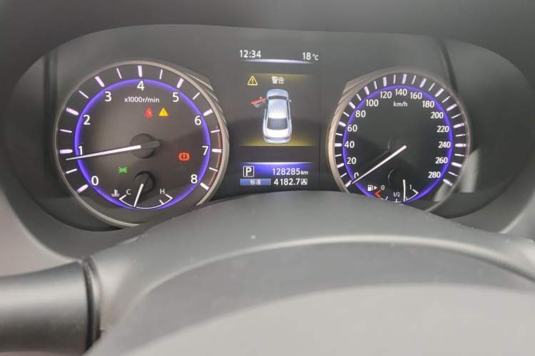 Used Infiniti Q50L 2015 2.0T Sport Edition Odometer Close Up