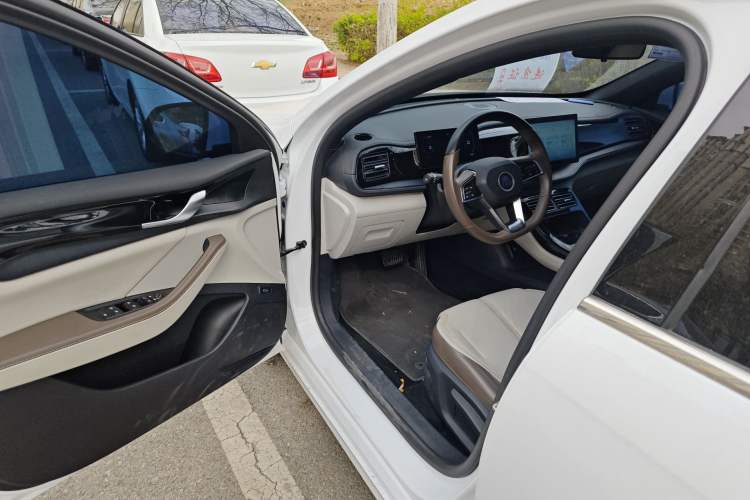 Used BYD Qin PLUS 2023 Champion Edition DM-i 55KM Leading Model Driver Seat