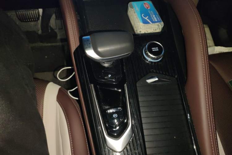 Used Geely Auto Monjaro L 2021 2.0TD DCT EVO Two-Wheel Drive Prestige Version Gear Lever