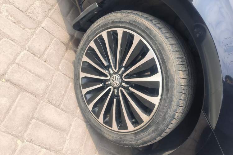 Used Volkswagen Passat 2016 330TSI DSG Prestige Edition Right Front Wheel Hub