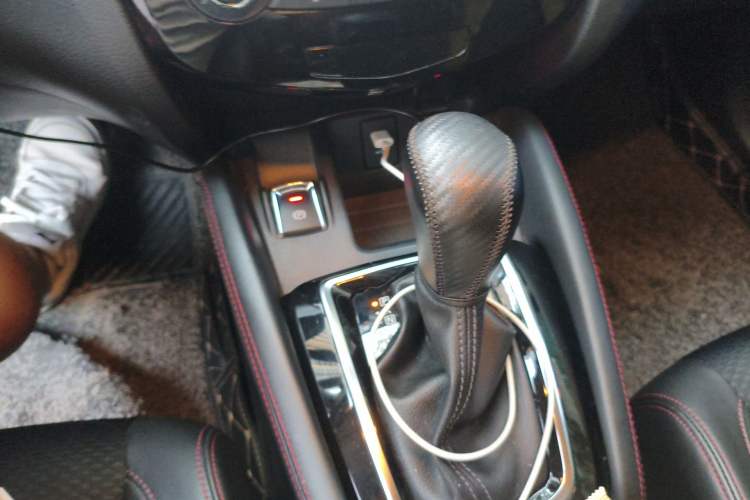 Used Nissan Qashqai 2019 2.0L CVT Luxury Edition Gear Lever