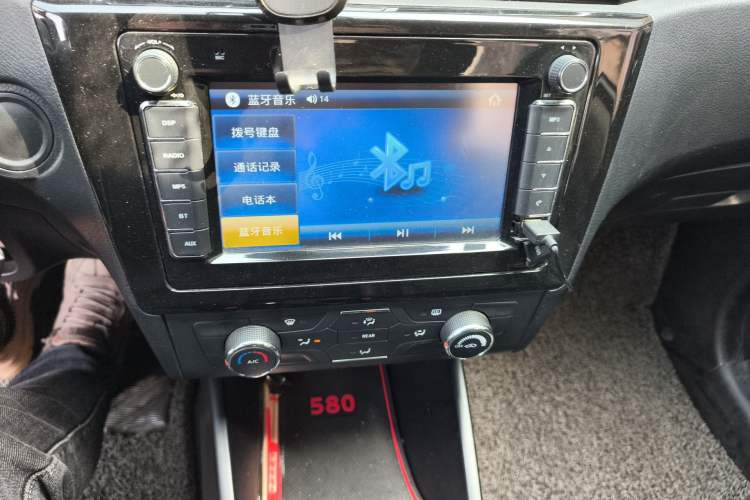 Used Dongfeng Fengon 580 2017 1.8L Manual Comfort Model Audio And AC Panel