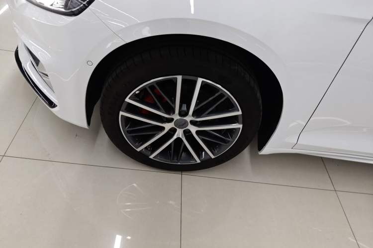 Used Geely Auto Preface 2023 2.0TD Prestige Version Left Front Wheel Hub