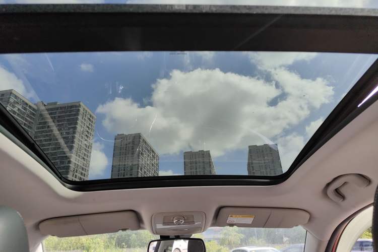 Used Roewe RX5 2016 30T Two-Wheel Drive Automatic Internet Smart Edition
