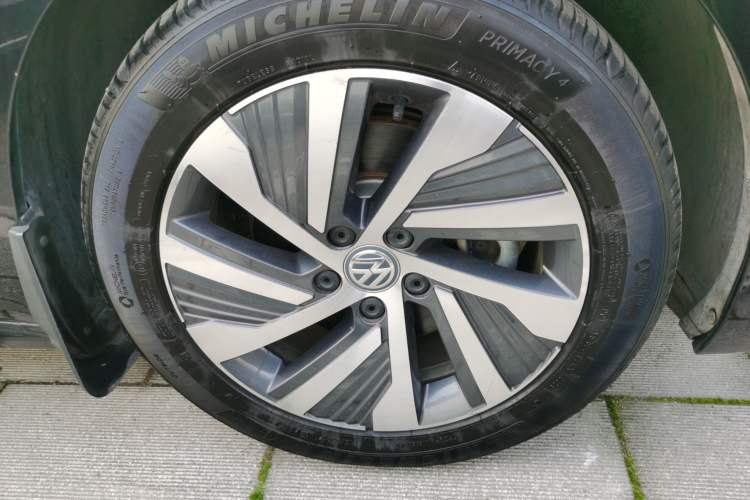 Used Volkswagen Passat New Energy 2020 430 PHEV Hybrid Luxury Edition China VI Standard Right Front Wheel Hub