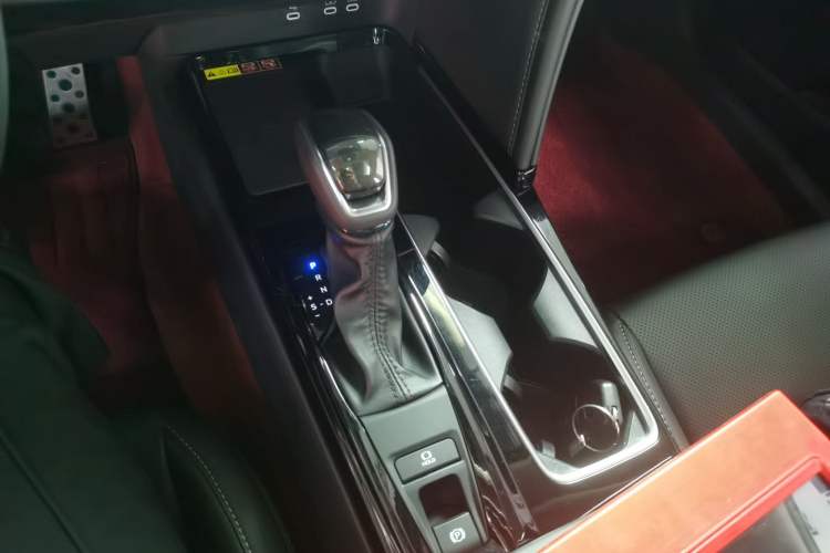 Used Toyota Camry 2026 Model Dual-Engine 2.0HSE Sport Lite Edition Gear Lever