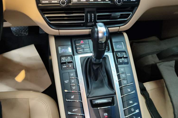 Used Porsche Macan 2018 Macan 2.0T