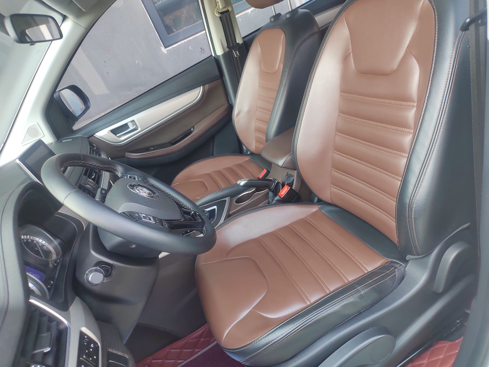 Переднее сиденье в автомобиле