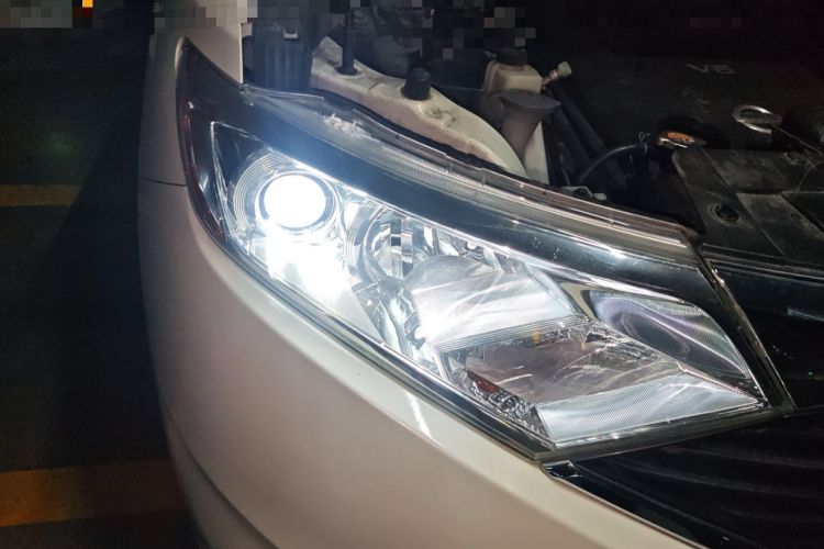 Used Nissan Quest 2015 3.5L SL Right Front Headlight