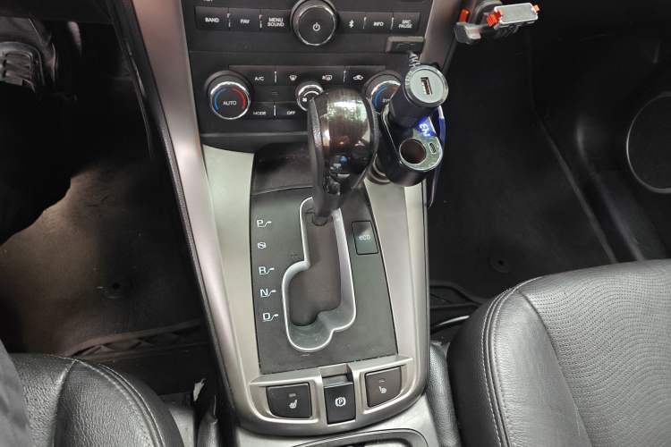 Used Chevrolet Captiva 2015 2.4L 4x4 Flagship Edition 7-Seater Gear Lever