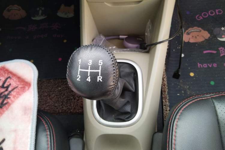 Used Venucia R50 2014 1.6L Manual Splendid Edition Gear Lever