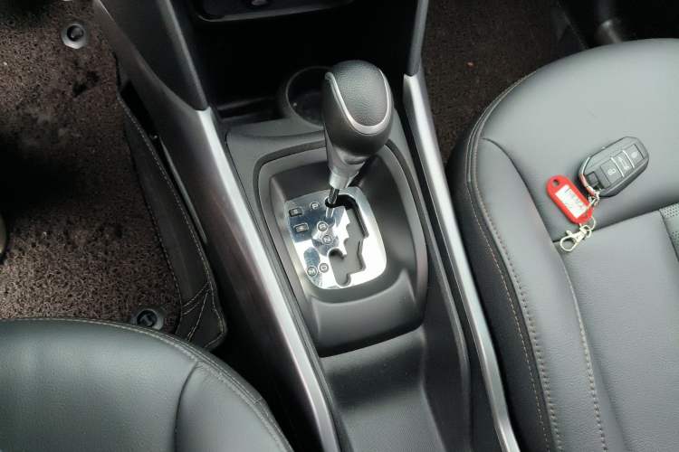 Used Peugeot 2008 2014 1.6L Automatic Navigation Edition Gear Lever