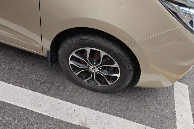 Used CHANGAN KAICHENG Oushang A600 2016 1.5L Manual Luxury 7-Seater Right Front Wheel Hub