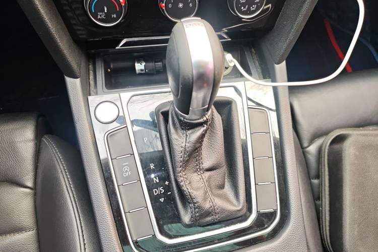 Used Volkswagen Magotan 2018 330TSI DSG Advanced Model Gear Lever