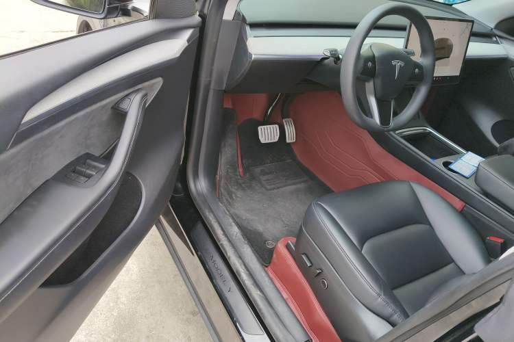 Used Tesla Model Y 2023 High-Performance All-Wheel-Drive Version Driver Seat