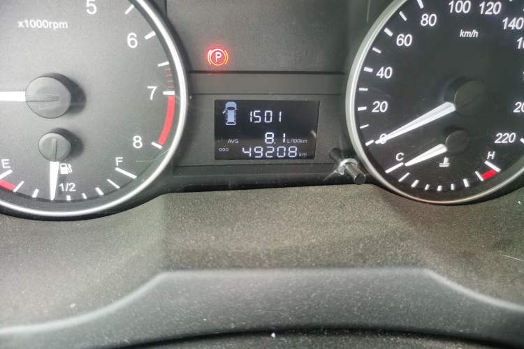 Used JAC Refine M3 2023 PLUS 1.8L 9-Seater Comfort Edition Odometer Close Up