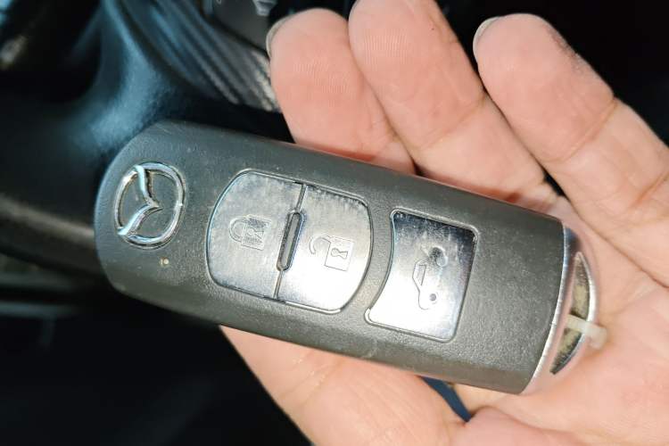 Used Mazda 3 Axela 2016 Sedan 1.5L Manual Luxury Model