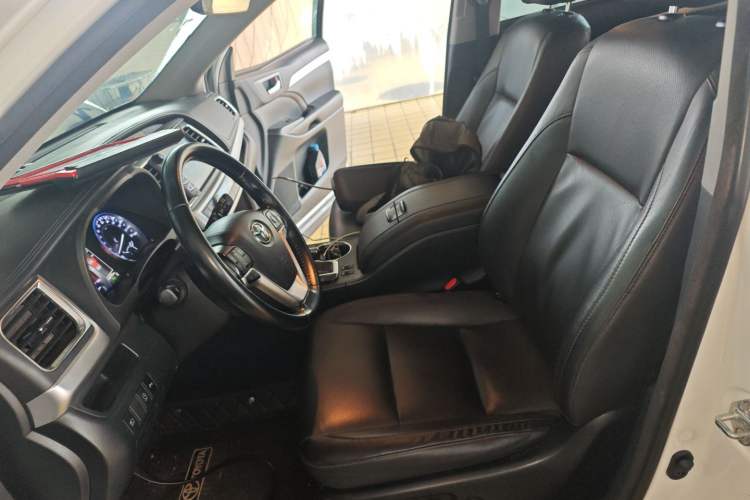 Used Toyota Highlander 2018 2.0T Four-Wheel Drive Luxury Edition 7 Seats China V Emission Standard