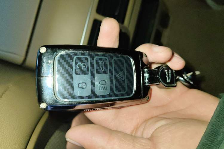 Used Jaguar XFL 2025 Model—2.0T P250, Two-Wheel Drive, Premium Luxury Edition Vehicle Key