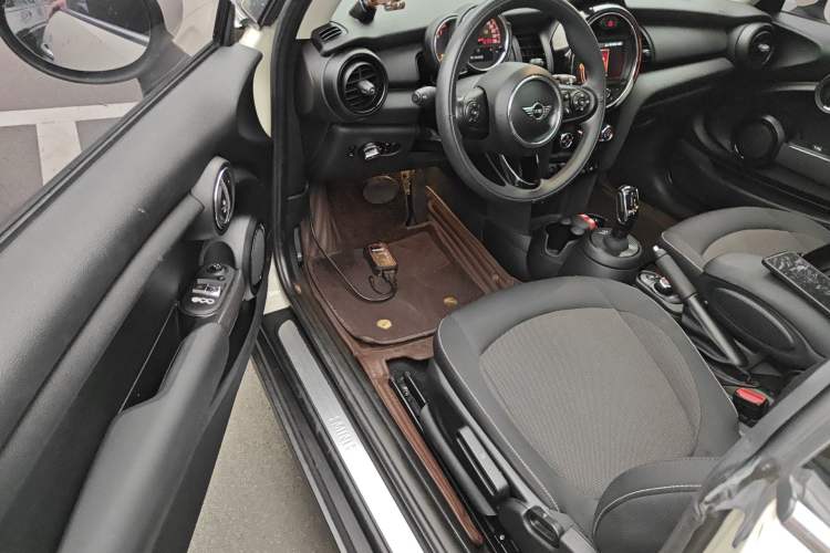 Used MINI 2019 1.5T ONE
