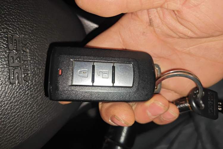 Used Mitsubishi Outlander 2013 2.4L 4x4 Luxury Navigation Edition 5 Seats