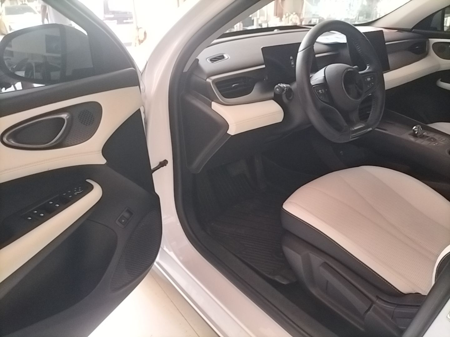 BYD Seal 05 DM-i 2025 DM-i Smart Drive 55KM Luxury Model — снимка 18