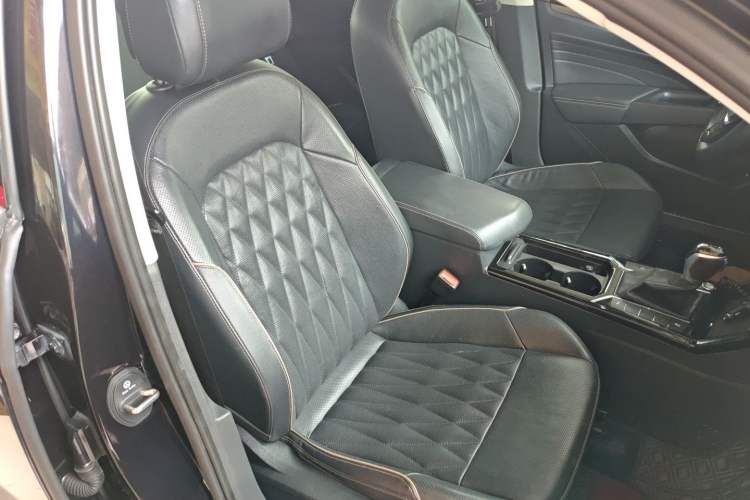 Used Volkswagen Passat 2020 330TSI Luxury Edition China VI Right Front Seat