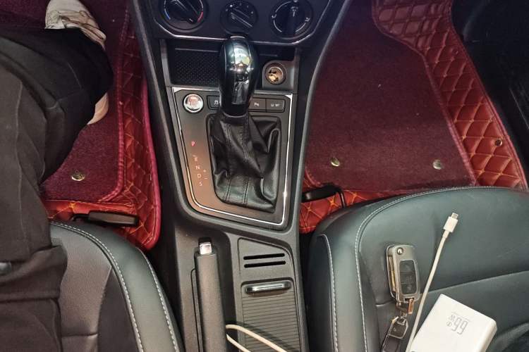 Used Volkswagen Lavida 2017 1.6L Automatic Comfort Edition Gear Lever