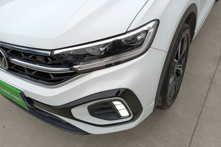 Used Volkswagen T-ROC 2023 300TSI DSG Two-Wheel-Drive Chen Guang Edition
