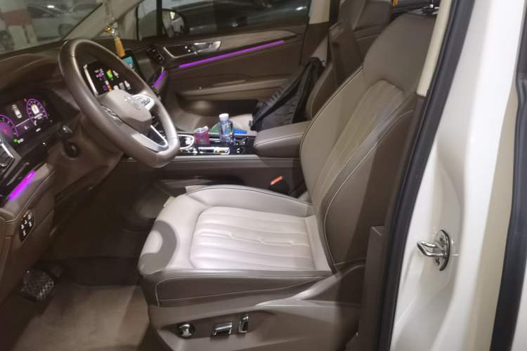 Used Volkswagen Viloran 2024 330TSI Luxury Edition Left Front Seat