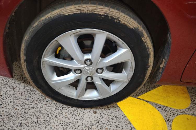 Used Toyota YARiS L Zhi Xuan 2015 1.5G Automatic Xuan Dong Sunroof Special Edition Left Front Wheel Hub