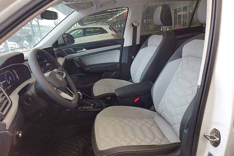 Used Volkswagen Tayron 2024 300TSI Two-Wheel-Drive Luxury Plus Advanced Version Left Front Seat