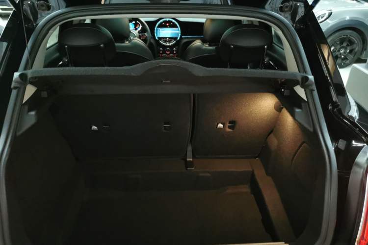 Used MINI MINI 2023 Updated 1.5T COOPER Artist Five-Door Edition
