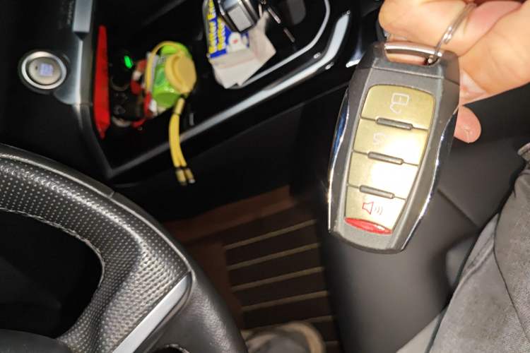 Used Haval H6 2017 Red Label 2.0T Automatic Two-Wheel Drive ZhiShang Model