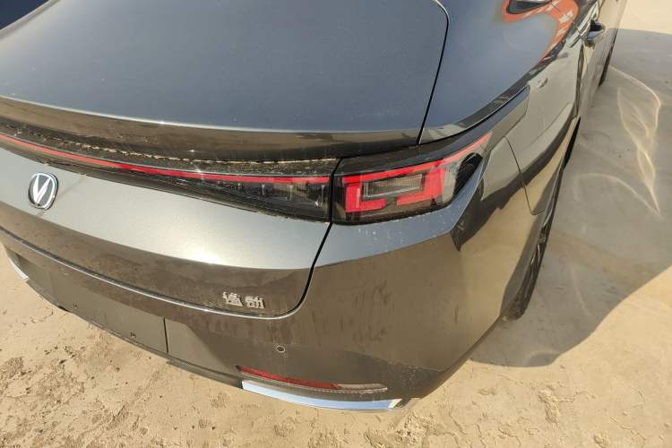 Used CHANGAN Eado 2025 Blue Whale 1.5T 500Bar Prestige Model
