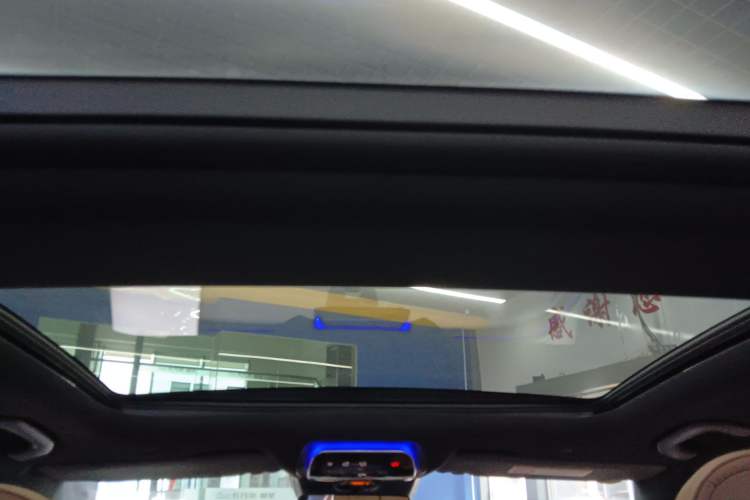 Used Mercedes-Benz E-Class New Energy 2024 E 350 e L Plug-in Hybrid Sedan Headliner