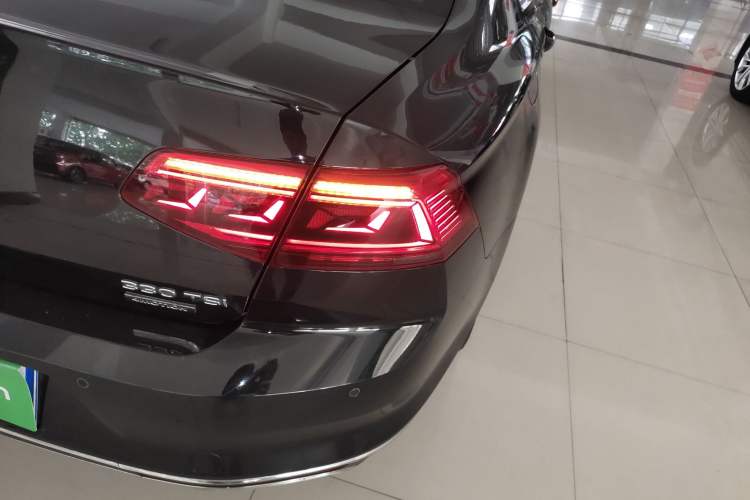 Used Volkswagen Magotan 2020 330TSI DSG Leading Model Right Rear Taillight