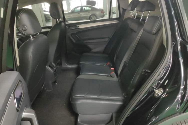 Used Volkswagen Tiguan L 2018 330TSI Automatic Two-Wheel Drive Luxury Edition Left Rear Seat